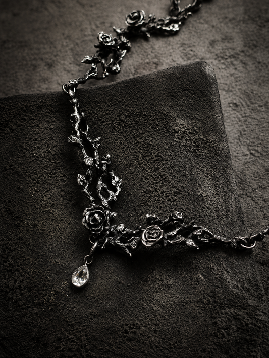The Art of the Dark: How Gothic Jewelry Turns Everyday Style Into a Statement